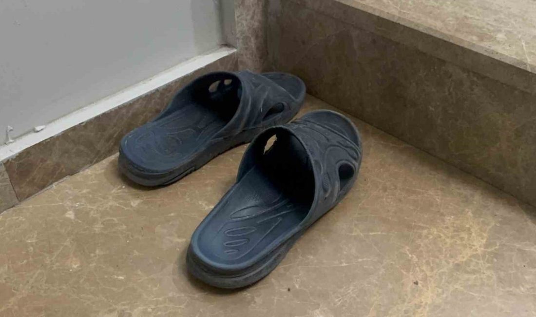 Kocaeli’nin Darıca ilçesinde bir apartmana giren 2 şüpheli, zorladıkları kapıları