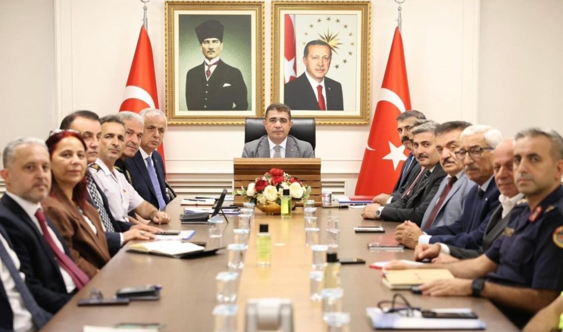 Tüm kurumlar işbirliği içinde olacak DÜZCE(İHA) – Düzce Valiliği Konuralp Bey Toplantı Salonu’nda 2025–2026 eğitim
