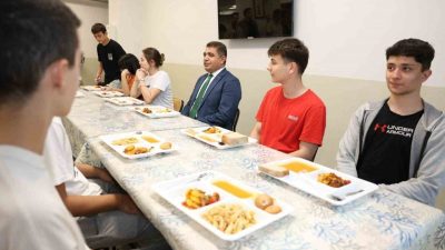 DÜZCE (İHA) – Düzce Valisi Selçuk Aslan, akşam yemeğinde Arsal