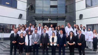 Düzce Valisi Selçuk Aslan, Bahçeşehir kolejinde öğrenciler ve öğretmenler bir