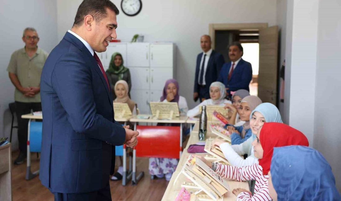 Vali Aslan kız Kur’an kursu öğrencileriyle bir araya geldi DÜZCE(İHA) – Düzce Valisi Selçuk Aslan, Mehmet Akif İnan Hafız