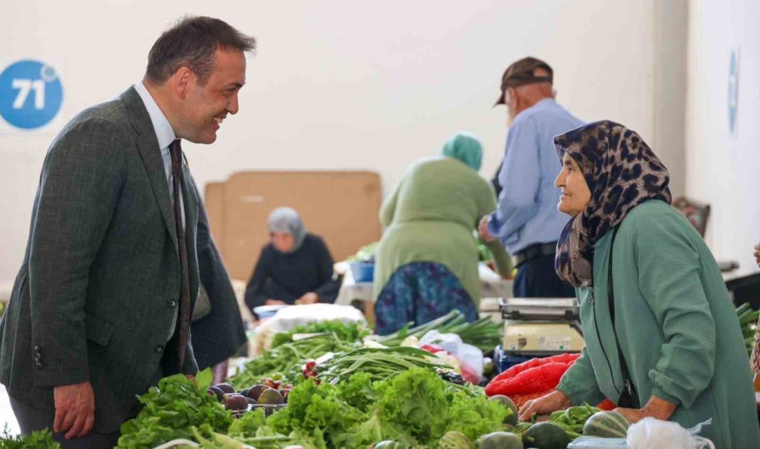 Bilecik Valisi Faik Oktay Sözer, Kapalı Pazar alanını ziyaret ederek