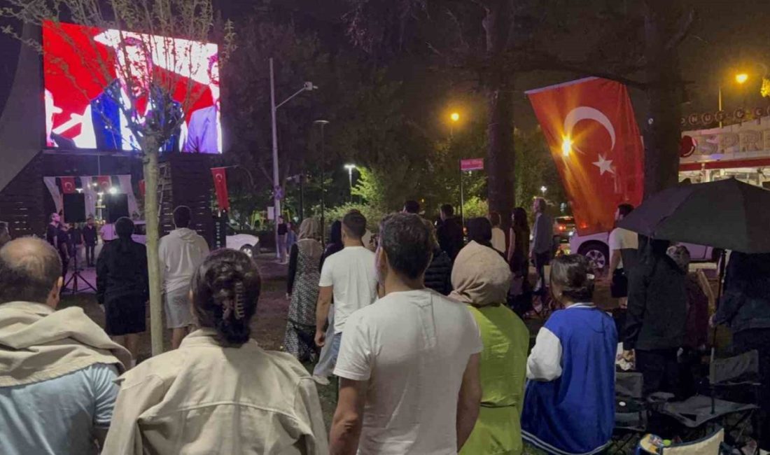 Yağmura rağmen büyük heyecan Avrupa Basketbol Şampiyonası yarı finalinde A Milli Basketbol Takımı’nın Yunanistan