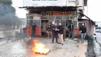 Kastamonu’da sanayi sitesi esnafı, İtfaiyecilik Haftası sebebiyle yangın ihbarında bulunarak