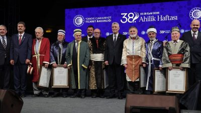 Sakarya’da yarım asrı aşkın süredir el yapımı ot süpürge üreten