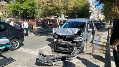 Kastamonu’da hafif ticari araç, yolun karşısına geçmek isteyen yayaya yol