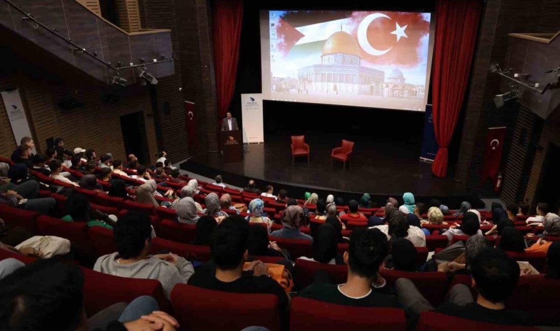 Düzce Üniversitesi’nde 2025-2026 Eğitim-Öğretim Yılı’nın başladığı yeni akademik yılın ilk