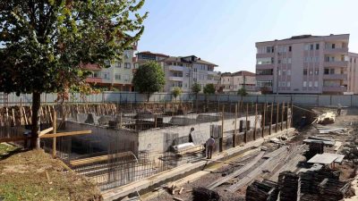 Arifiye’de yapımı süren Yüzme Havuzu ve Gençlik Merkezi projeleri 340