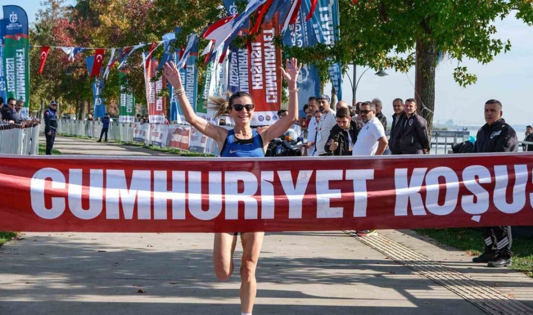 16 ülkeden sporcu Kocaeli’de Cumhuriyet için koştu Kocaeli’de Cumhuriyet’in 102. yılı dolayısıyla düzenlenen 12. Uluslararası Cumhuriyet Koşusu’na,