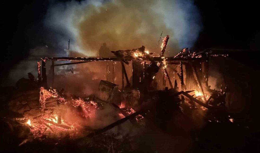 2 katlı ahşap ev küle döndü Bolu’da çıkan yangında 2 katlı ahşap ev tamamen yanarak küle