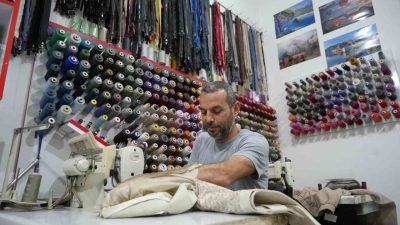 Kocaeli’nin İzmit ilçesinde 31 yıldır terzilik yapan Halil İbrahim Öztürk,