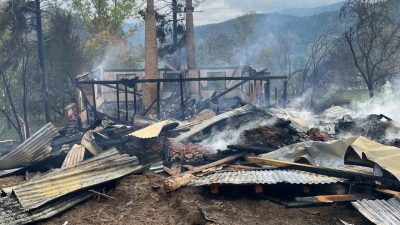Kastamonu’nun Küre ilçesinde çıkan yangında ahşap ev kullanılmaz hale geldi.