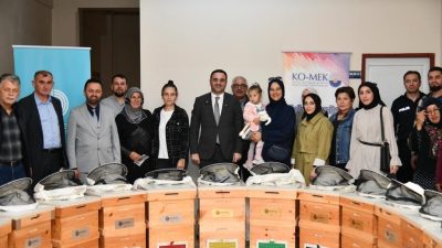 Başiskele’de arıcılık eğitimini tamamlayan kursiyerlere malzeme desteği sağlandı. Kocaeli Büyükşehir