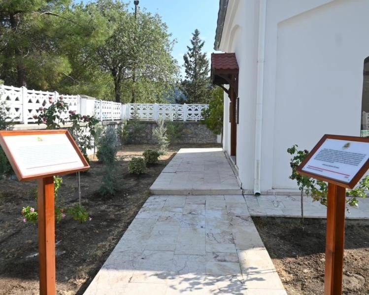 Asırlık türbede bakım ve çevre düzenlemesi Bilecik’in İnhisar ilçesinde bulunan Abdullah Mihalgazi Türbesi, Kaymakam Mücahit Ünal’ın