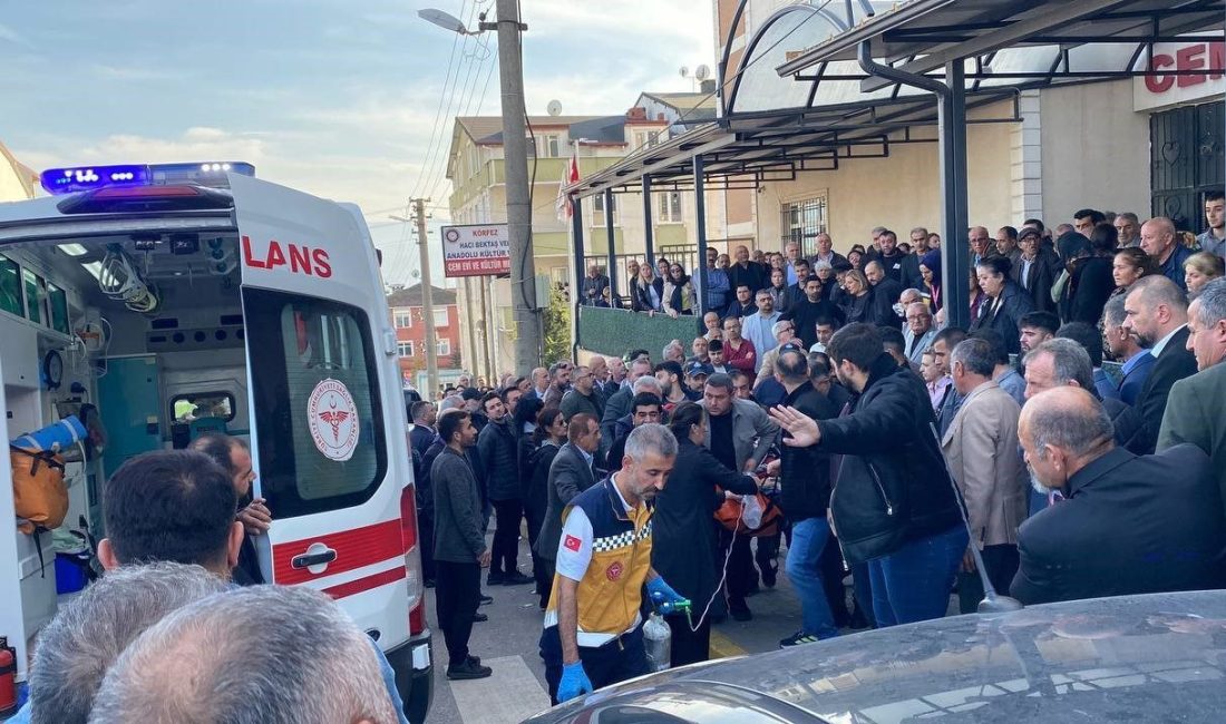 Babasının cenazesinde dayısını da kaybetti İzmit Belediyesi Muhtar İşleri Müdürü Ozan Aksu, bir günde iki