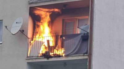 Kastamonu’nun Cide ilçesinde evin balkonunda bırakılan köz sebebiyle çıkan yangın