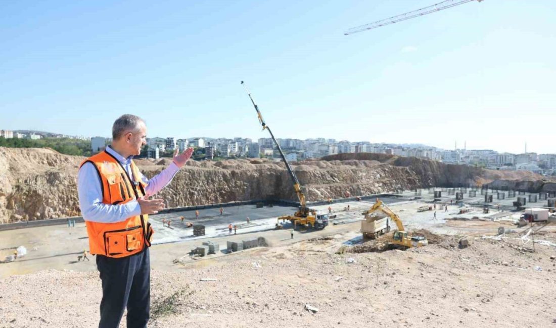 Başkan Çiftçi devlet hastanesi şantiyesinde: “İnşaat hızla ilerliyor” Çayırova Belediye Başkanı Bünyamin Çiftçi, yapımı süren 200 yataklı Çayırova