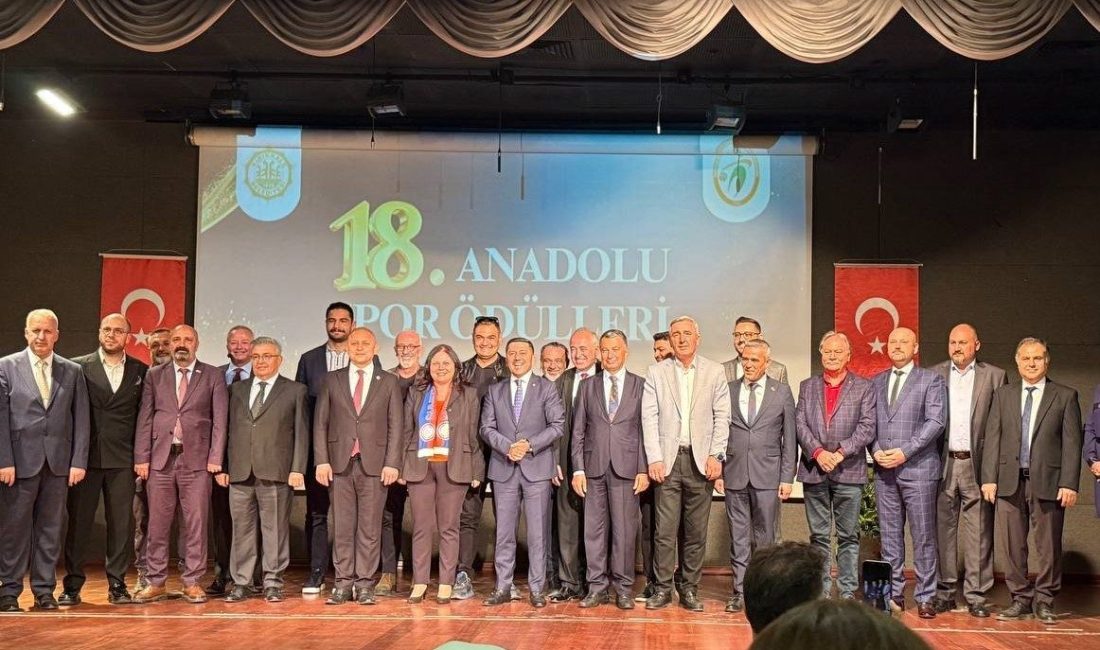Çayırova Belediye Başkanı Bünyamin Çiftçi, 18. Anadolu Spor Ödülleri Töreni’nde,