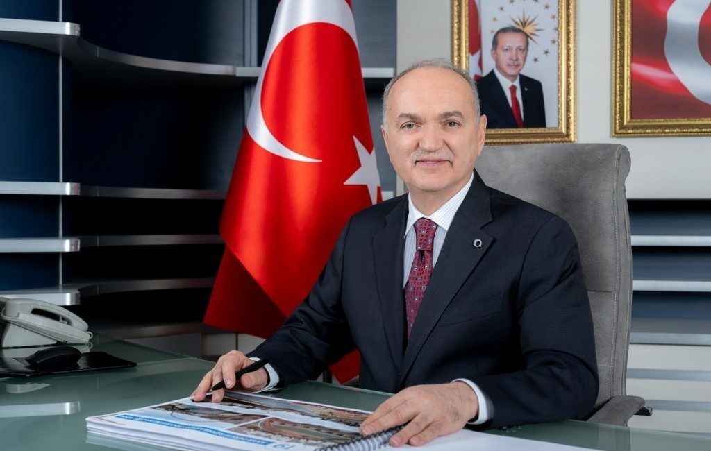 Başkan Özlü “Bıkmadan, yorulmadan çalışmaya devam edeceğiz” Düzce Belediye Başkanı Dr. Faruk Özlü, Cumhuriyet Bayramı münasebetiyle yayımladığı