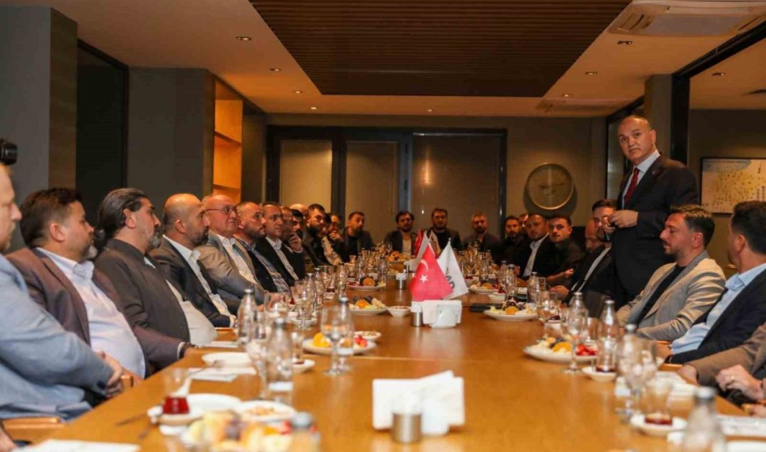 Başkan Özlü, “Düzce’nin merkezinde büyük bir dönüşüm başlattık” Düzce Belediye Başkanı Dr. Faruk Özlü, iş insanlarıyla bir araya