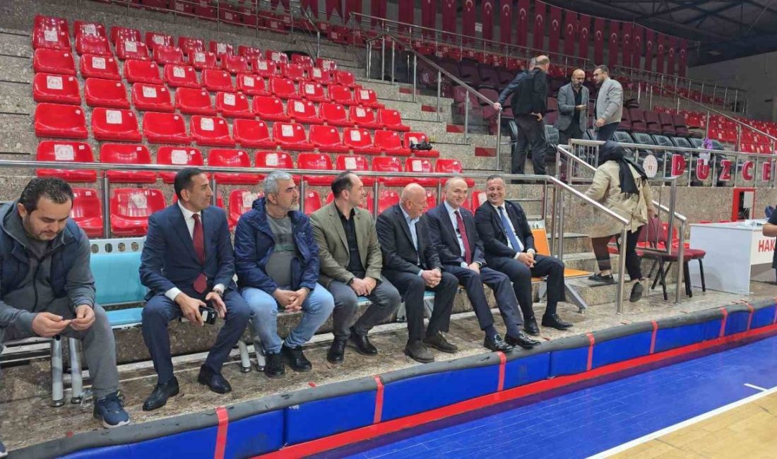 Başkan Özlü voleybolcuların ağzını tatlandırdı Düzce Belediye Başkanı Faruk Özlü, Türkiye Voleybol Federasyonu (TVF) Erkekler