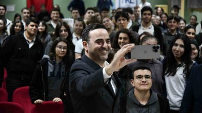 Başiskele Belediye Başkanı Yasin Özlü, “Gençlerle Baş Başa” programı kapsamında