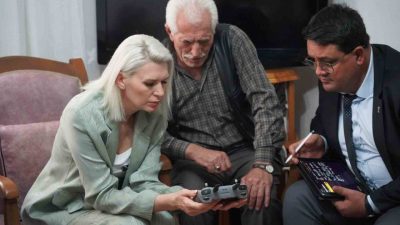 Bilecik Belediye Başkanı Melek Mızrak Subaşı, Kayıboyu Mahallesi sakinlerini evlerinde