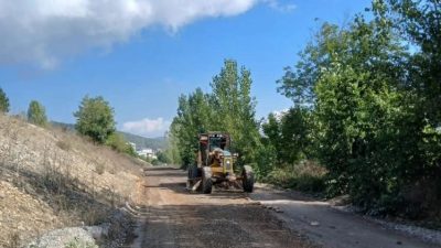 Bilecik’in Bayırköy beldesinde, arazi yollarında yapılan bakım ve iyileştirme çalışmalarıyla