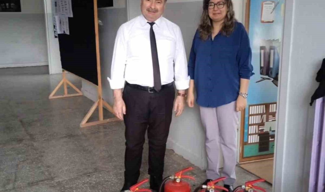 Bayırköy’de yangın tüpleri yenilendi Bayırköy Belediyesi, kamu kurumlarında bulunan yangın söndürme tüplerinin bakım ve