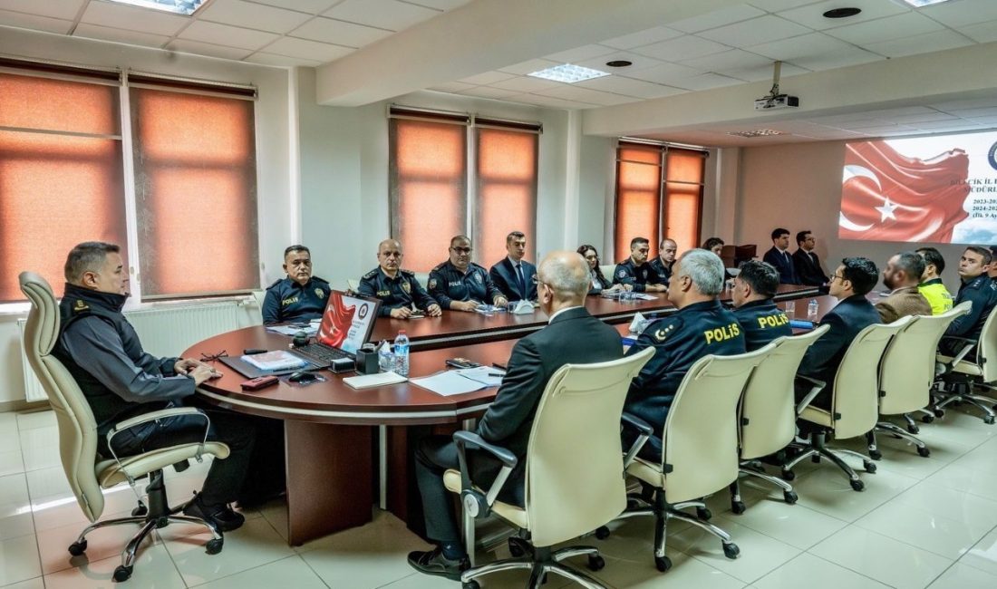 Bilecik emniyeti haftalık operasyon planlarını gözden geçirdi Bilecik İl Emniyet Müdürü Gökalp Şener başkanlığında, müdür yardımcıları ve