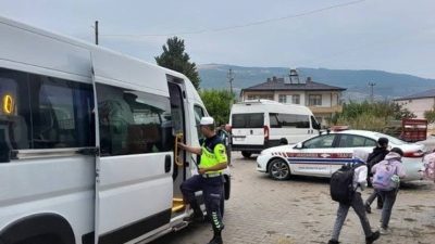 Bilecik İl Jandarma Komutanlığı, öğrenci güvenliğini sağlamak amacıyla okul servis