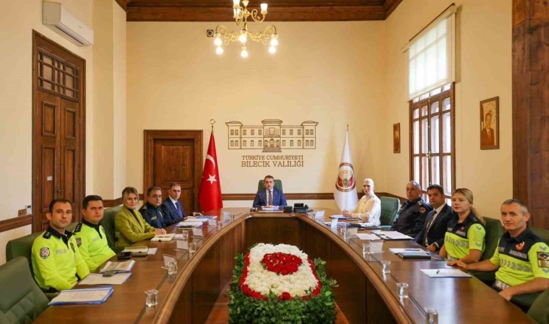 Bilecik Valisi Sözer, ‘Karayolu trafik güvenliği’ toplantısına katıldı Bilecik Valisi Faik Oktay Sözer, 81 ilin valisinin katıldığı ‘Karayolu