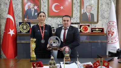 Bilecikli sporcu Sebahat Demir, İzmir Yarı Maratonu’nda Türkiye şampiyonu oldu.
