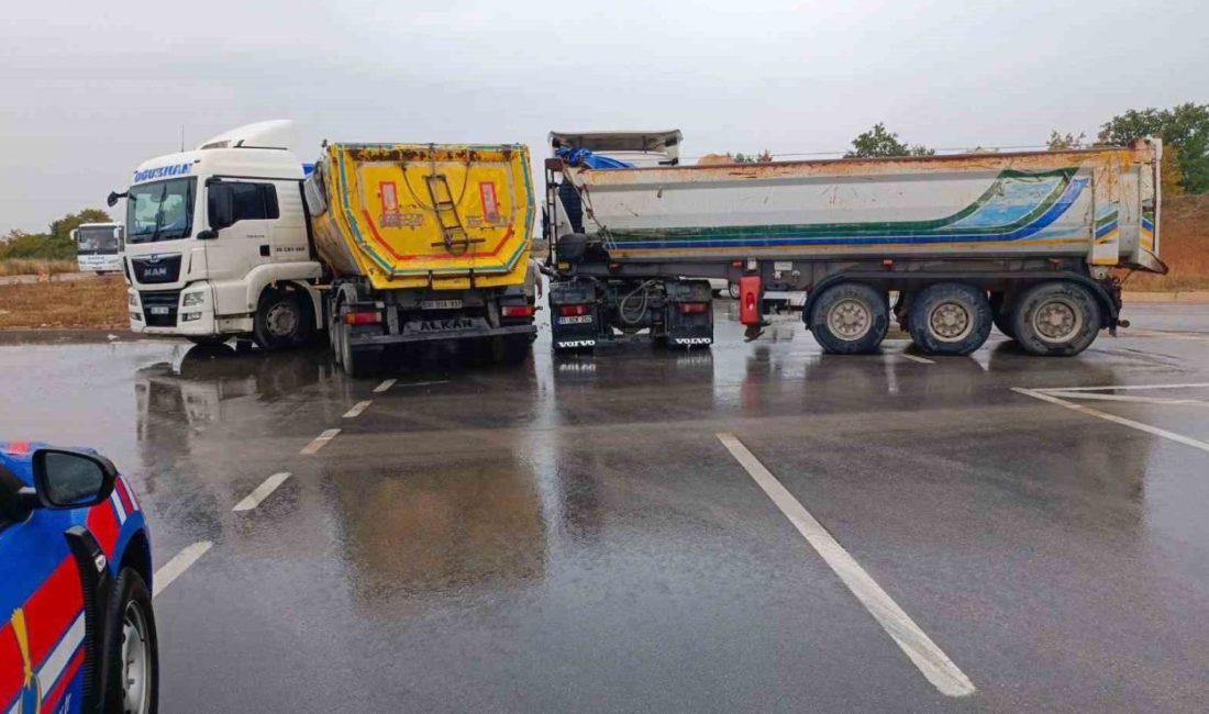 Bilecik’te seyir halindeki 2 tırın çarpışması sonucu meydana gelen kazada