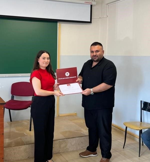 Bilecik’te ‘Bir Mezun Bir Hikâye’ söyleşisi öğrencilerle buluştu Bilecik Şeyh Edebali Üniversitesi Söğüt Meslek Yüksekokulu’nda, mezunlarla öğrencileri buluşturan