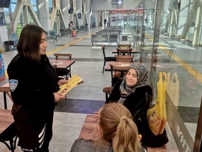 Bilecik İl Emniyet Müdürlüğü, dolandırıcılık ve düzensiz göçe karşı bilgilendirme