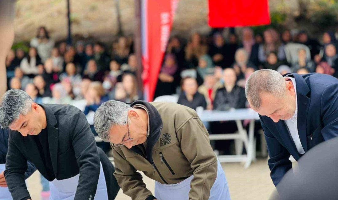 Bilecik’te gerçekleştirilen Kabak Soyma Yarışması’nda renkli sahneler yaşandı Bilecik’te bu yıl 8’incisi düzenlenen Kızıldamlar Kestane Kabağı Festivali coşkuyla