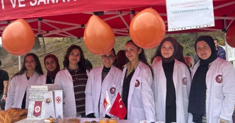 Bilecik’te gıda teknolojisi öğrencileri festivale damga vurdu Bilecik Şeyh Edebali Üniversitesi Gıda Teknolojisi Programı öğrencileri, Kızıldamlar Köyü’nde