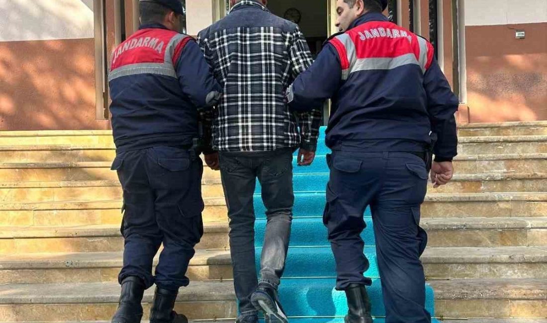 Bilecik’te hapis cezasıyla aranan şahıs yakalandı Bilecik’te 3 farklı suçtan aranan şahıs jandarma ekipleri tarafından yakalandı.