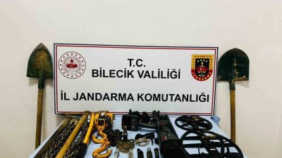 Bilecik’in Osmaneli ilçesinde ormanlık alanda izinsiz kazı yapan 5 şüpheli,