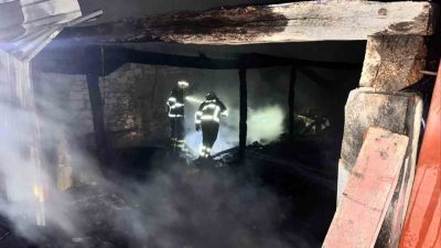 Bilecik’te bir marangoz atölyesinde bilinmeyen bir nedenle çıkan yangın söndürülerek