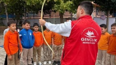 Bilecik’te “Merkezim Her Yerde” projesi kapsamında ilkokul öğrencileriyle buluşarak çeşitli