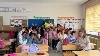 Bilecik’in Bozüyük ilçesinde öğrenciler, trafik kurallarını eğitici bir seminerle öğrendi.