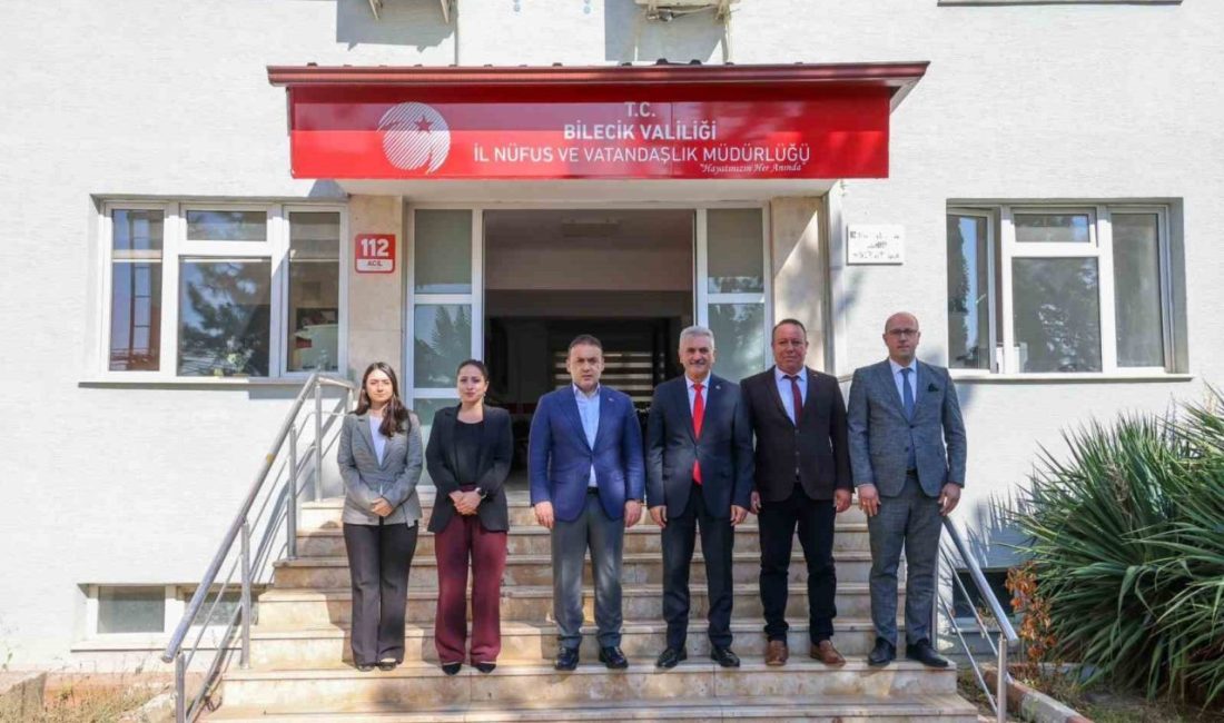 Bilecik’te nüfus ve sürücü belgesi işlemlerinde rekor başvuru Bilecik Valisi Faik Oktay Sözer, İl Nüfus ve Vatandaşlık Müdürlüğü’nü