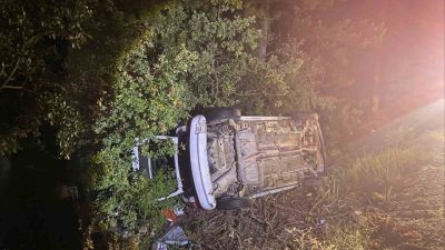 Bilecik’te seyir halinde yağışın etkisiyle kontrolden çıkan otomobil şarampole uçarken,