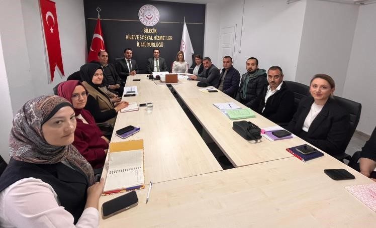 Bilecik’te Sosyal Hizmet Merkezlerinde sorunlar masaya yatırıldı Bilecik’te Sosyal Hizmet Merkezlerinde yaşanan sorunlar ve çözüm yolları, kapsamlı
