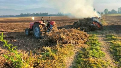 Bolu’da hasat sonrası tarlalarda anız ile kuru ot yakanları uyaran