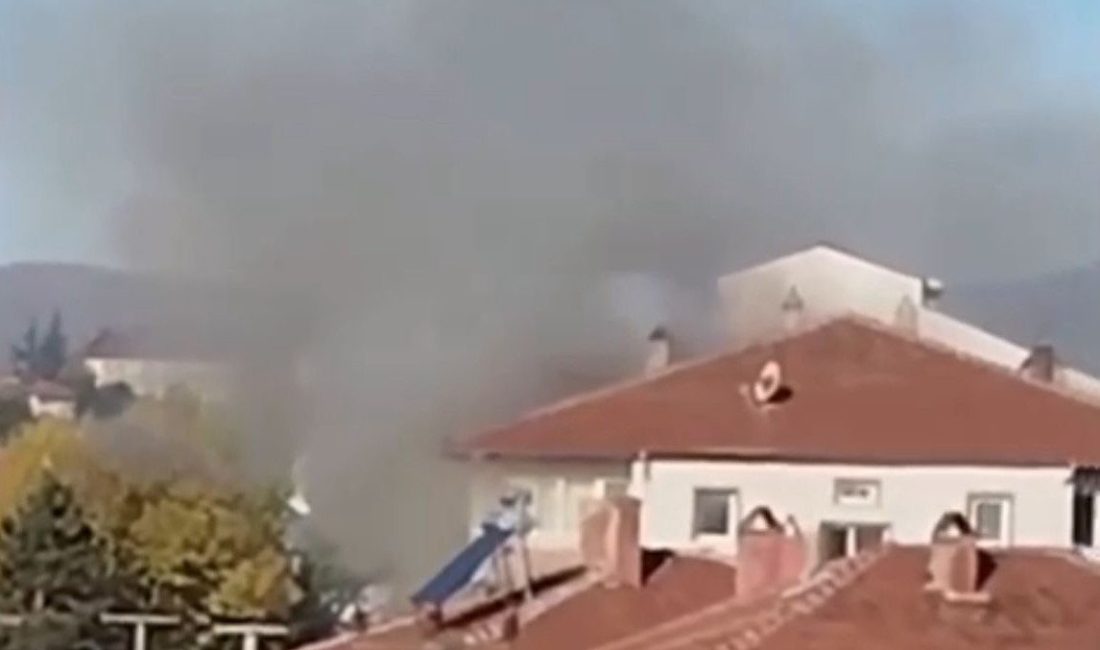 Bolu’da apartman dairesi alev alev yandı Bolu’nun Çıkınlar Mahallesi’nde bulunan 5 katlı bir apartmanın üçüncü katında