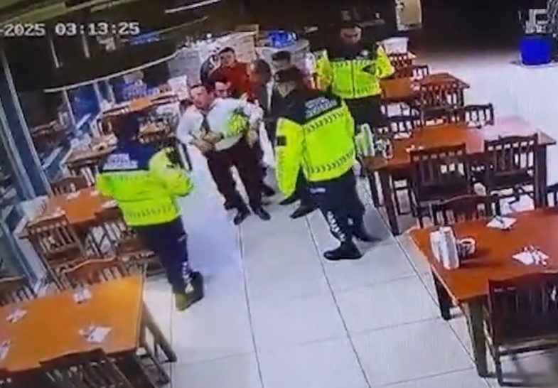 Bolu’da jandarmadan hayat kurtaran müdahale TEM Otoyolu’nun Bolu geçişindeki bir dinlenme tesisinde yemek yerken nefes
