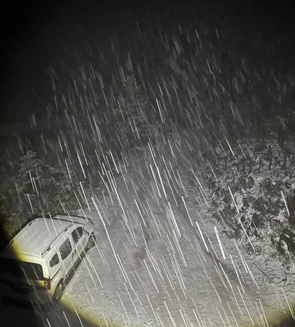 Bolu’nun Mengen ilçesine bağlı Çukur Yayla mevkiinde etkili olan kar